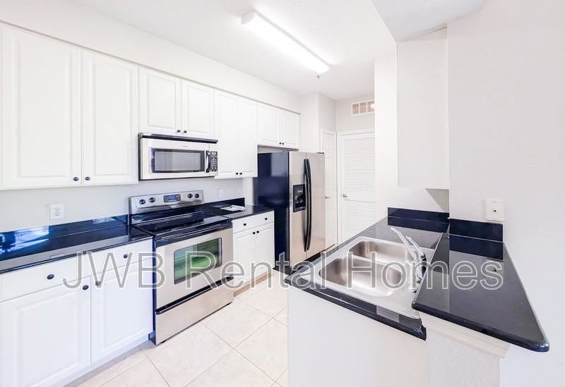 8539 Gate Pkwy W #1525 - Photo 5 of 27