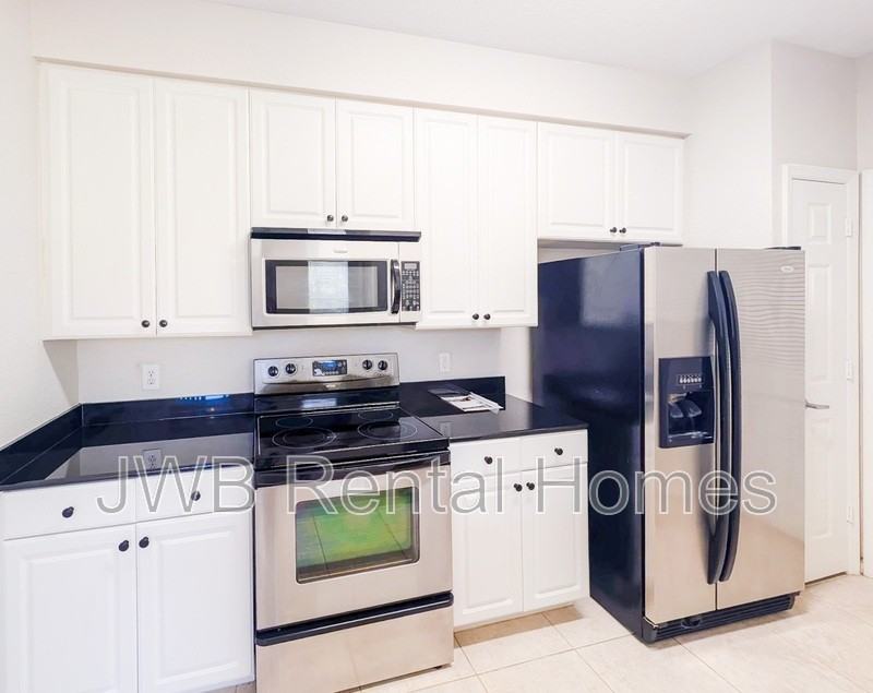 8539 Gate Pkwy W #1525 - Photo 7 of 27