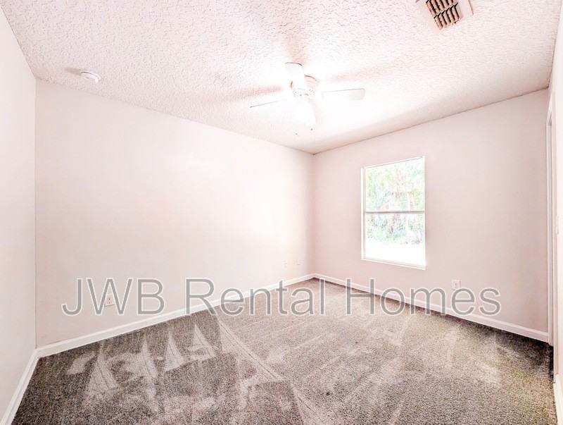 2037 Sessions Ln - Photo 6 of 16