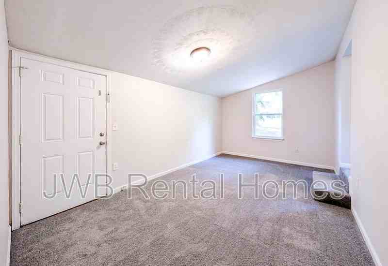 4523 Merrimac Ave - Photo 6 of 18