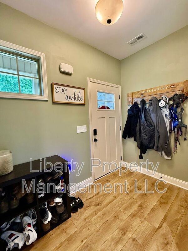 1218 Hayes Rd - Photo 4 of 23