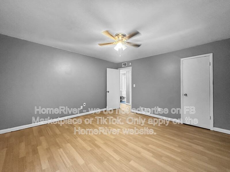 574 Evergreen Ter #3 - Photo 4 of 11