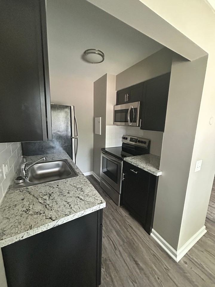 4101 Harvest Ln - Photo 7 of 15