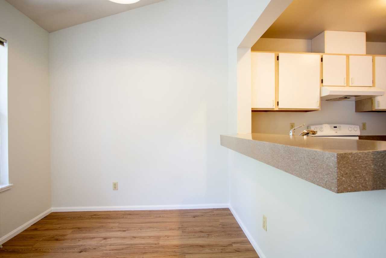 245 Sw Hooker St #07 - Photo 4 of 19