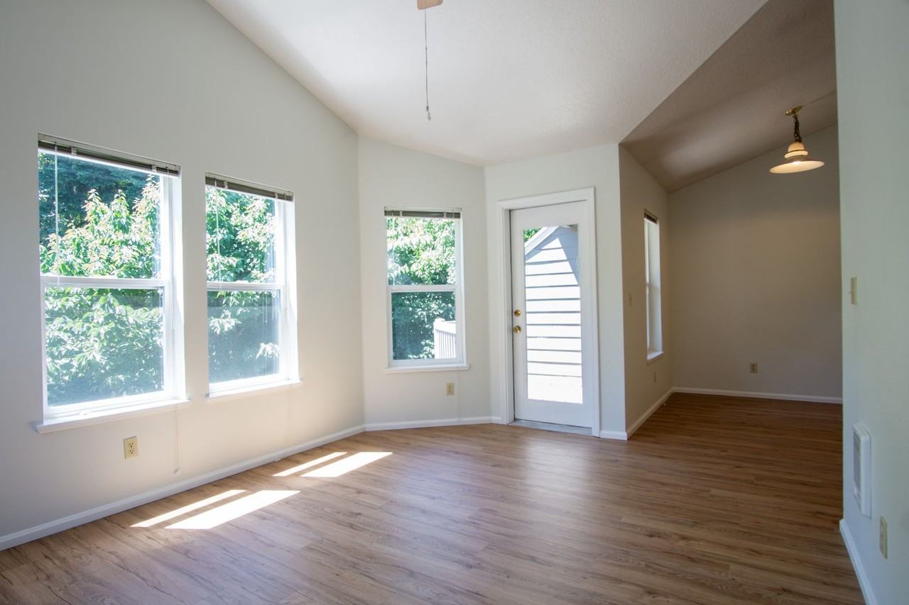 245 Sw Hooker St #07 - Photo 5 of 19