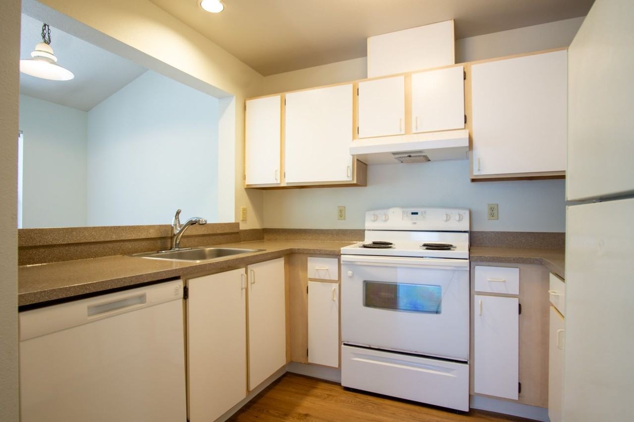 245 Sw Hooker St #07 - Photo 6 of 19