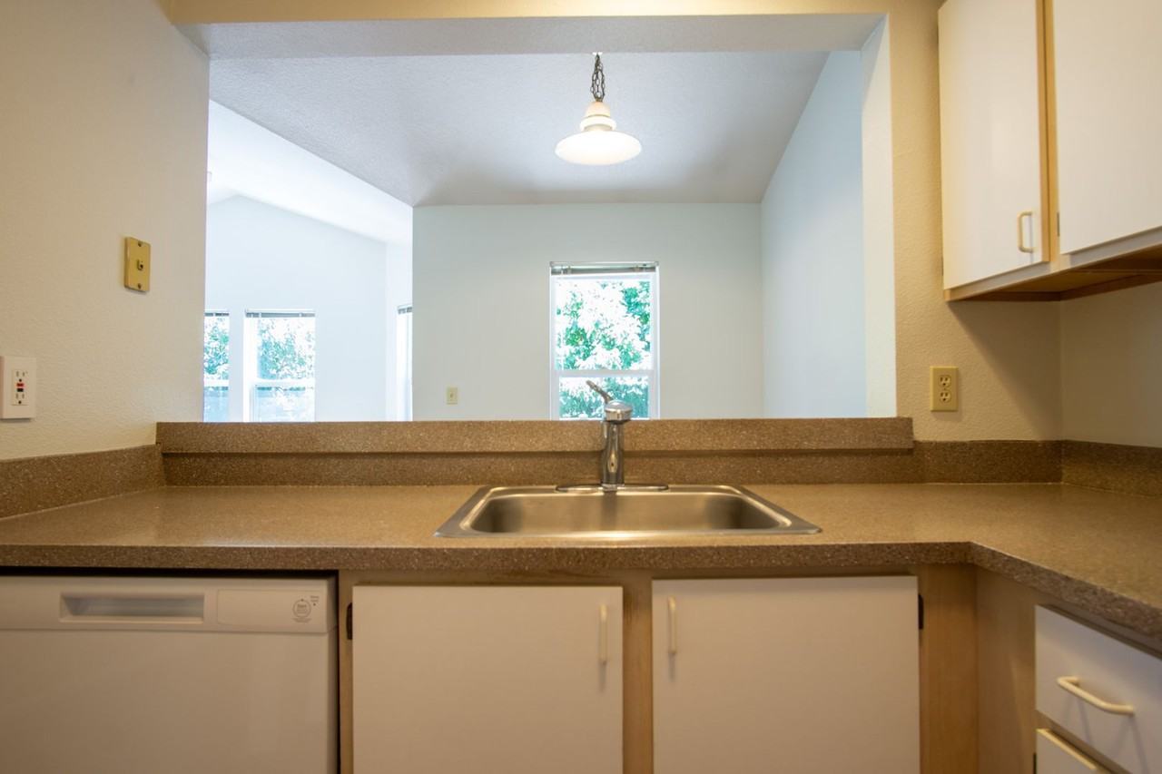 245 Sw Hooker St #07 - Photo 7 of 19