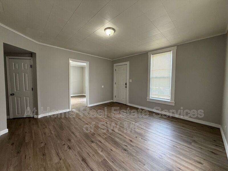 438 W Page St - Photo 5 of 16