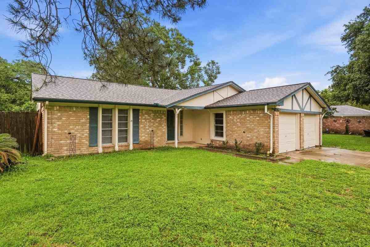 423 Pickford Dr - Photo 3 of 10