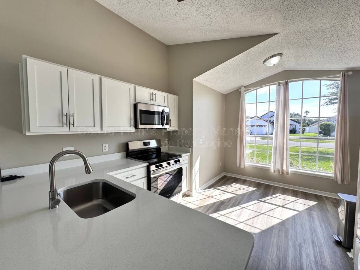 7305 Marseille Cir - Photo 3 of 10