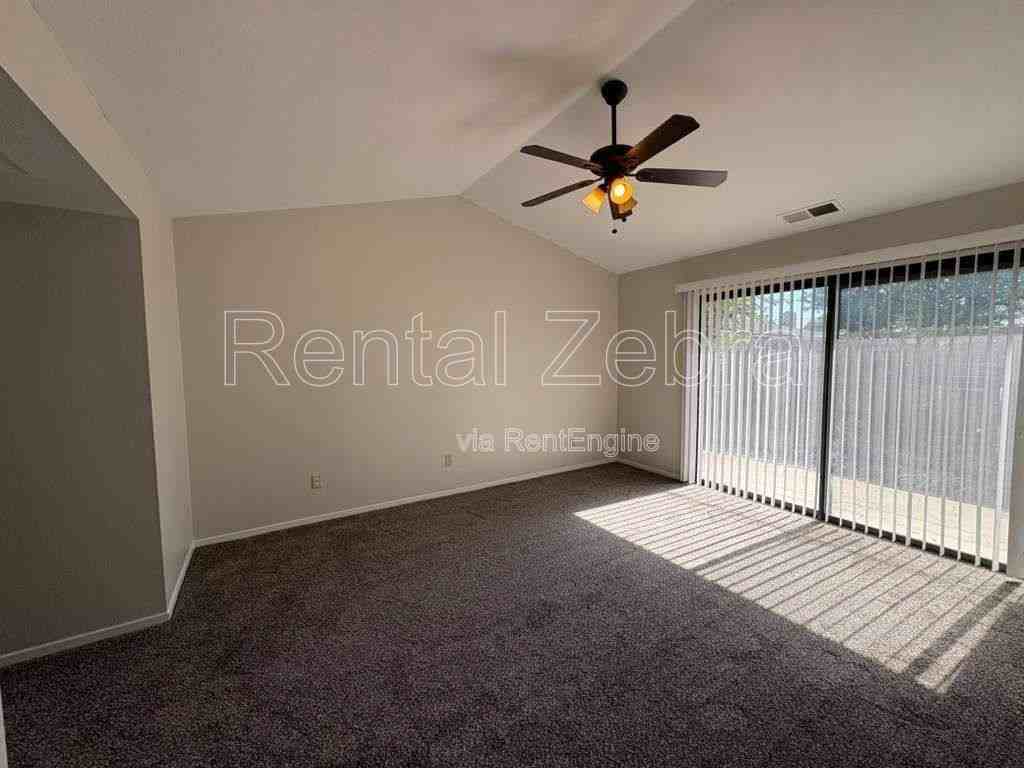 3090 W Queens Cir - Photo 3 of 9