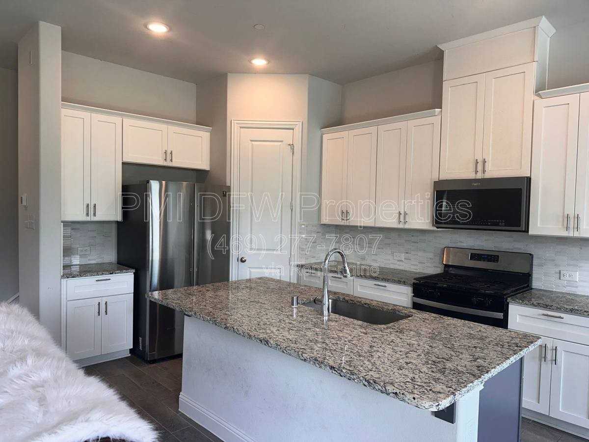 525 Hutchinson Ln - Photo 3 of 3