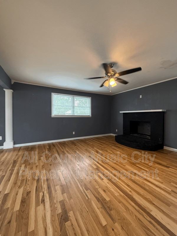 522 Bentley St - Photo 4 of 10