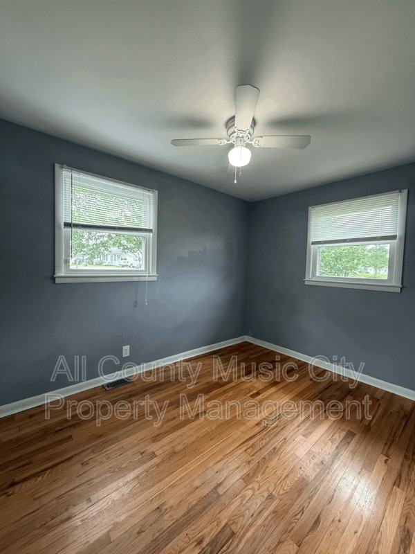 522 Bentley St - Photo 7 of 10