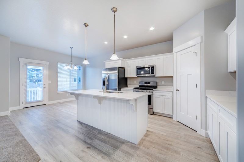 4888 W Pillar Dr - Photo 4 of 16