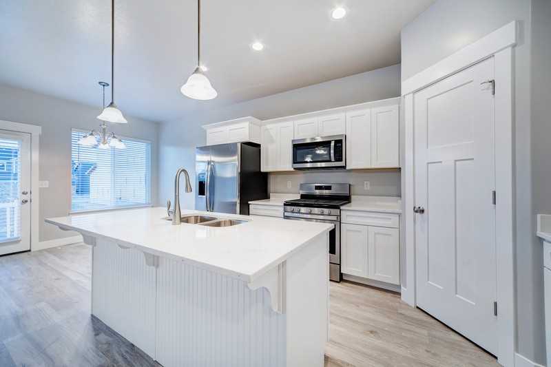 4888 W Pillar Dr - Photo 5 of 16