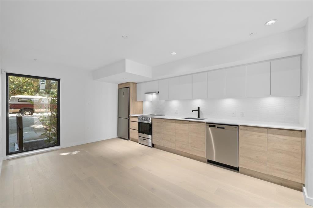 553 East 6th Avenue - Photo 2 of 16