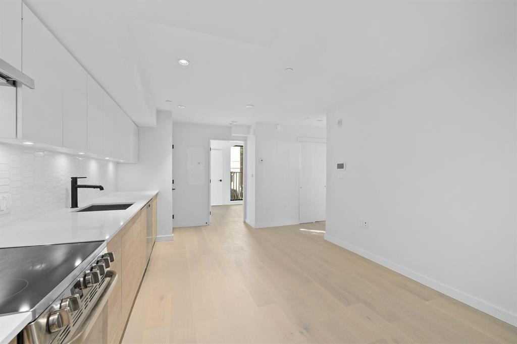 553 East 6th Avenue - Photo 4 of 16