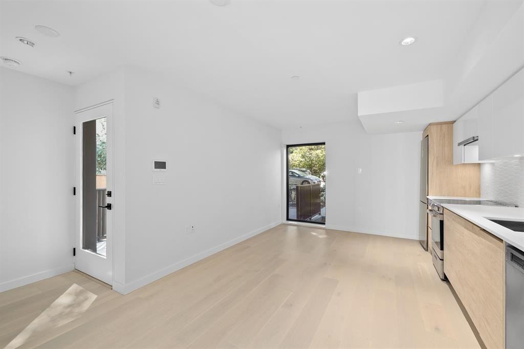 553 East 6th Avenue - Photo 5 of 16