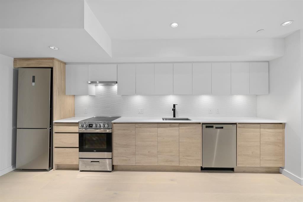 553 East 6th Avenue - Photo 6 of 16