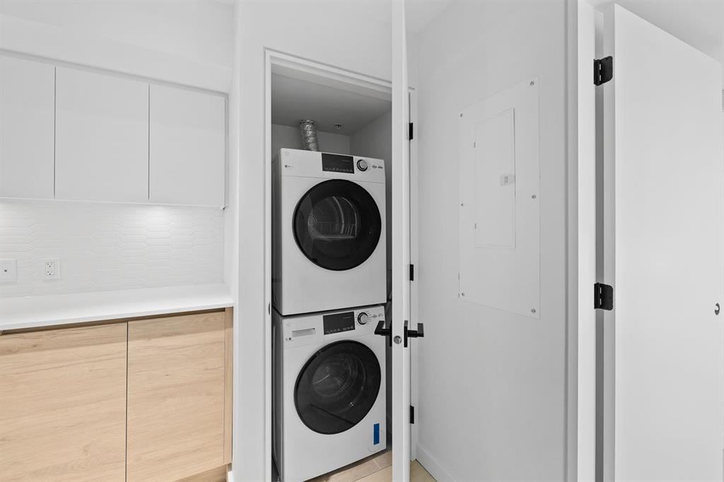 553 East 6th Avenue - Photo 8