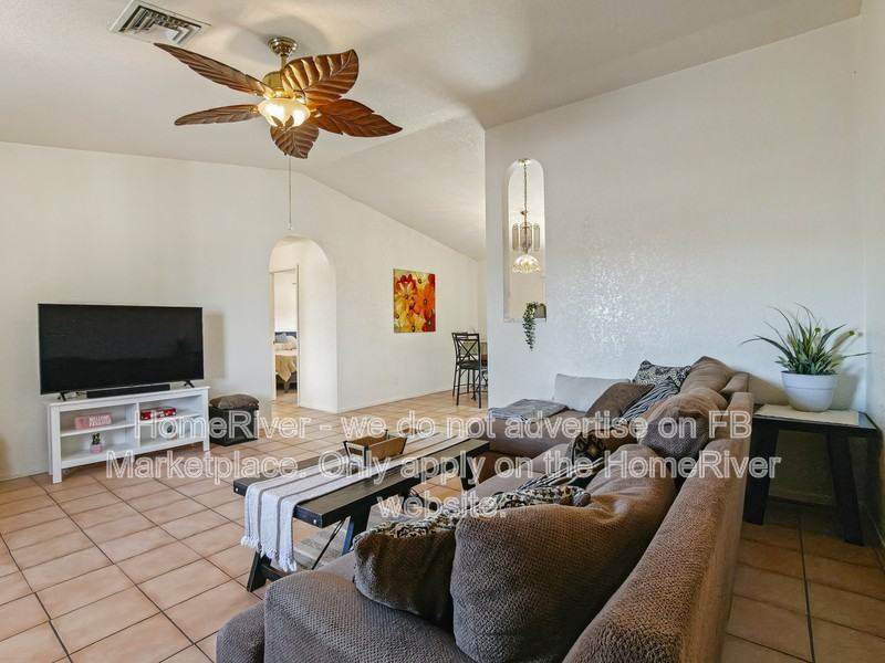 2860 Edgewood Dr - Photo 4 of 18