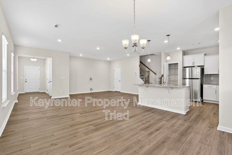 4009 Beckton Trl - Photo 5 of 40