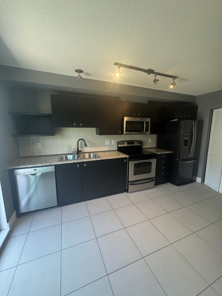 6671 121 St - Photo 2 of 18