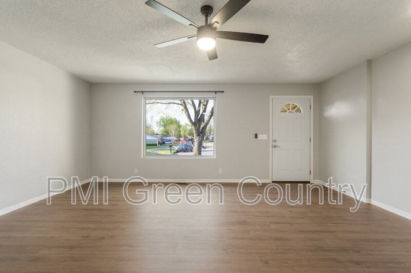 1601 S 1st Pl - Photo 4 of 23