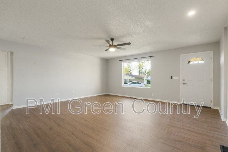 1601 S 1st Pl - Photo 5 of 23