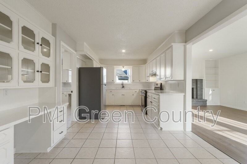 1601 S 1st Pl - Photo 7 of 23