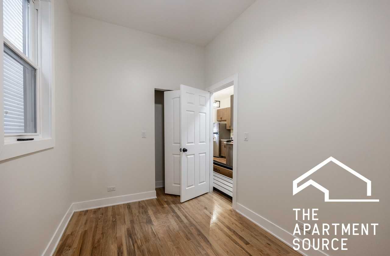 1742 N California Ave #1F - Photo 5 of 7