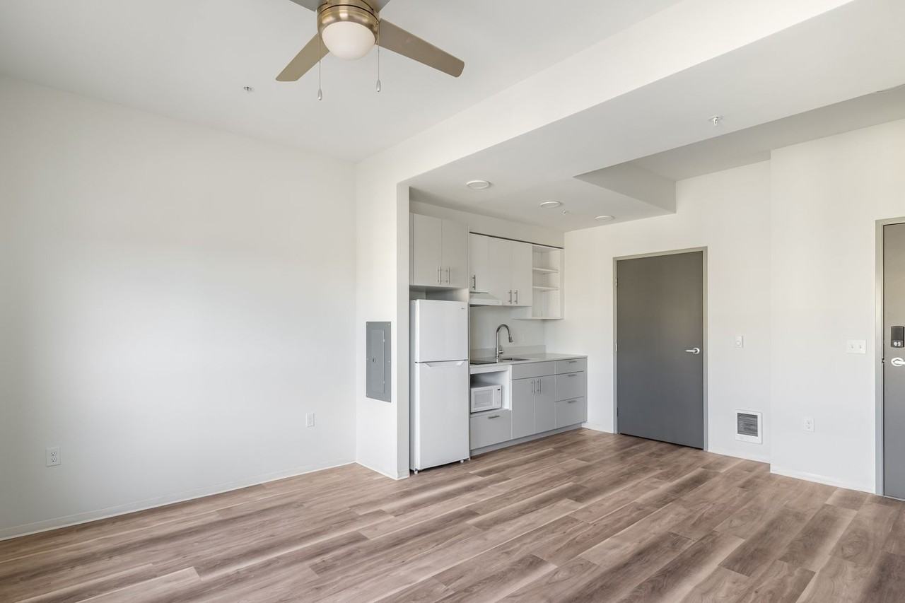 5460 N Interstate Ave - Photo 5 of 50