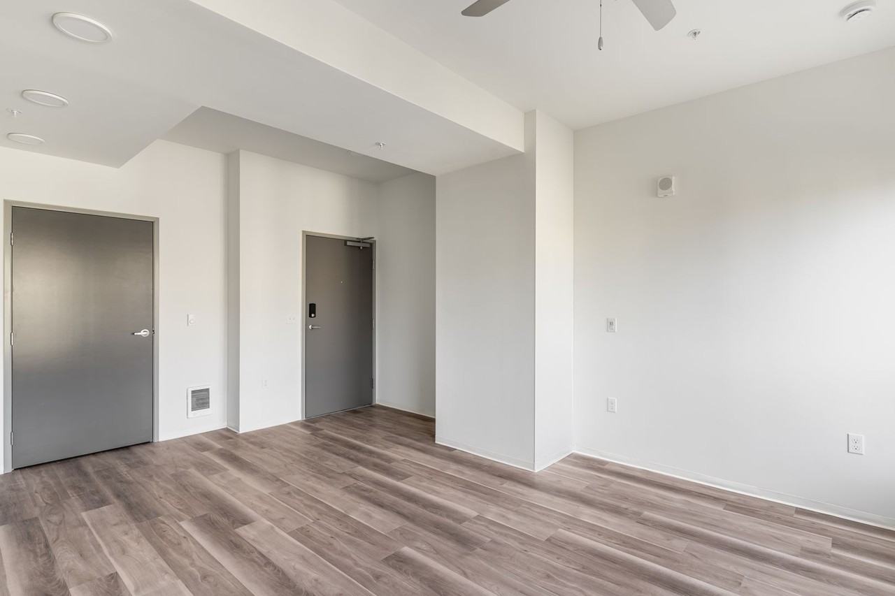 5460 N Interstate Ave - Photo 6 of 50
