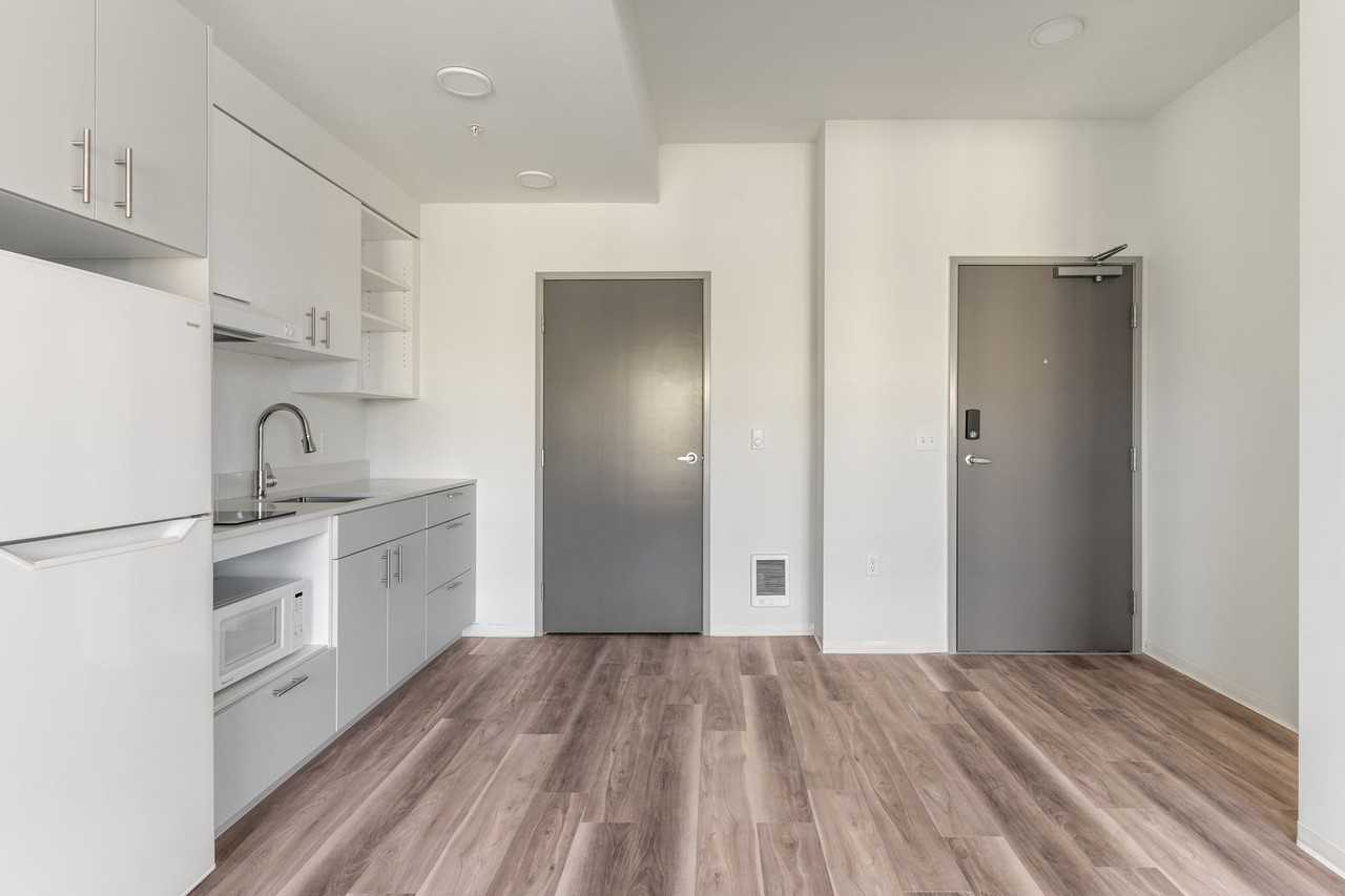 5460 N Interstate Ave - Photo 7 of 50