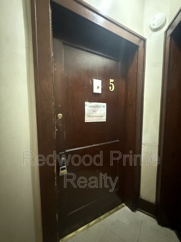 110 Lloyd St #5 - Photo 2 of 15