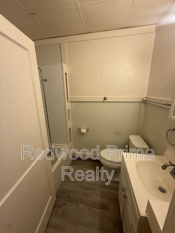 110 Lloyd St #5 - Photo 4 of 15