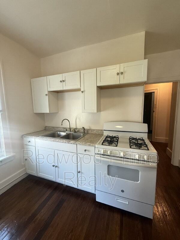 110 Lloyd St #5 - Photo 6 of 15