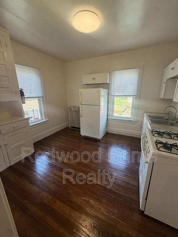 110 Lloyd St #5 - Photo 7 of 15
