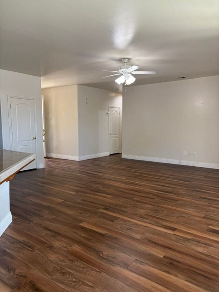 11019 Lewelling St - Photo 3 of 15