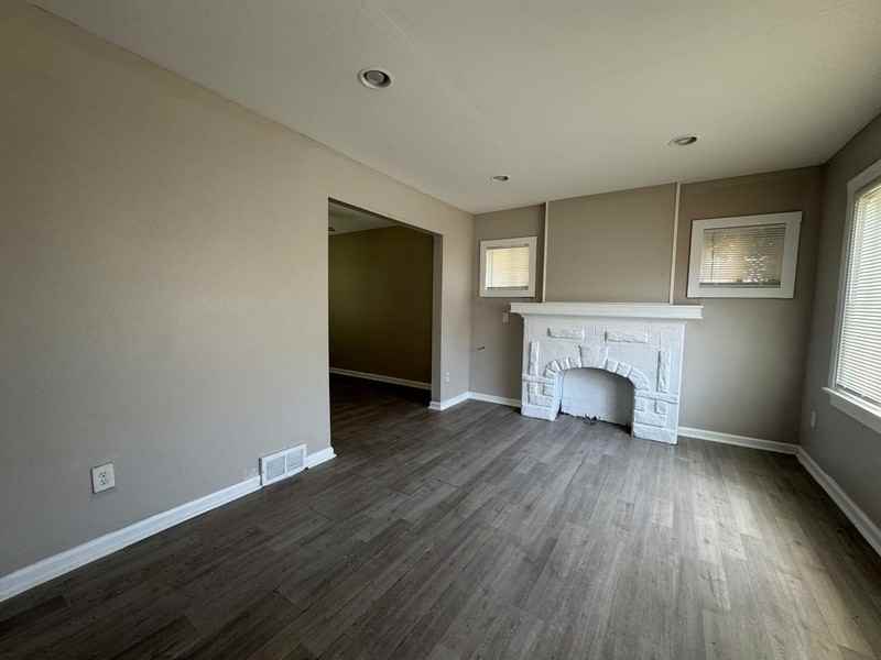 15387 Lesure St - Photo 2 of 17