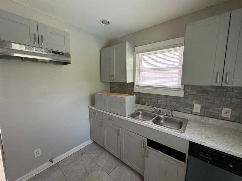 15387 Lesure St - Photo 4 of 17