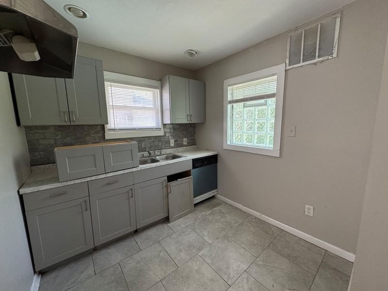 15387 Lesure St - Photo 5 of 17