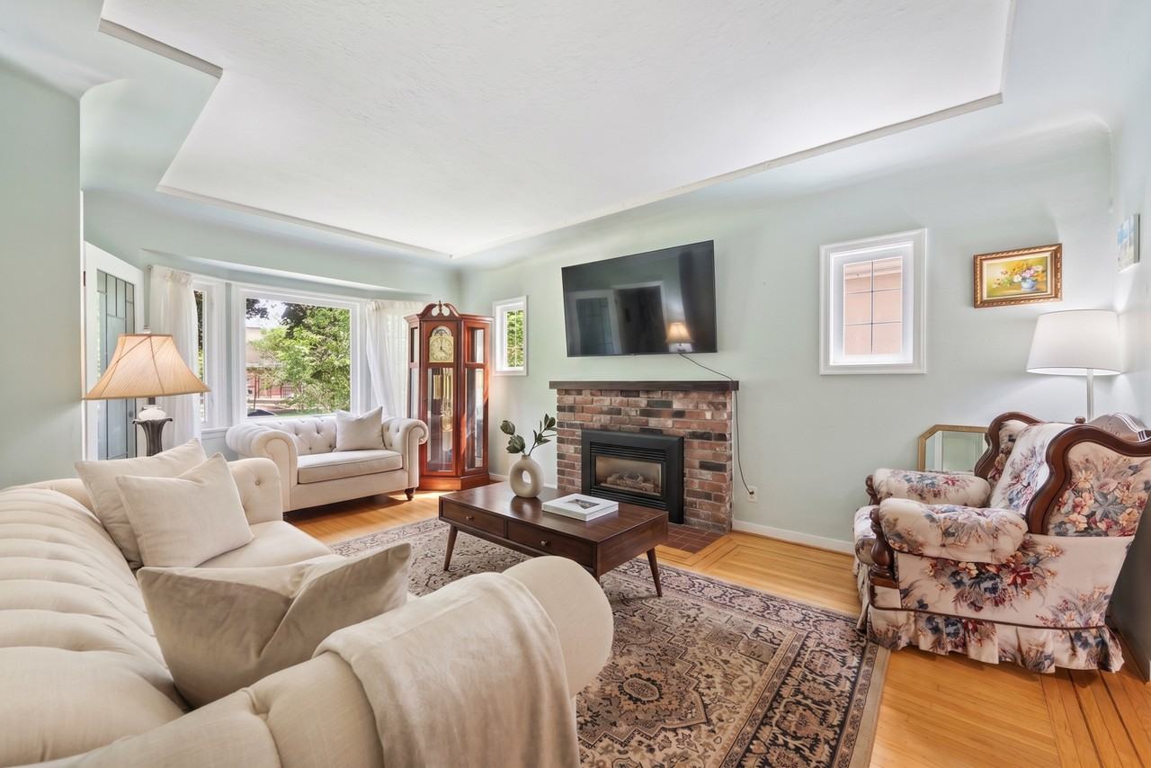 3079 Crown Street - Photo 2 of 21