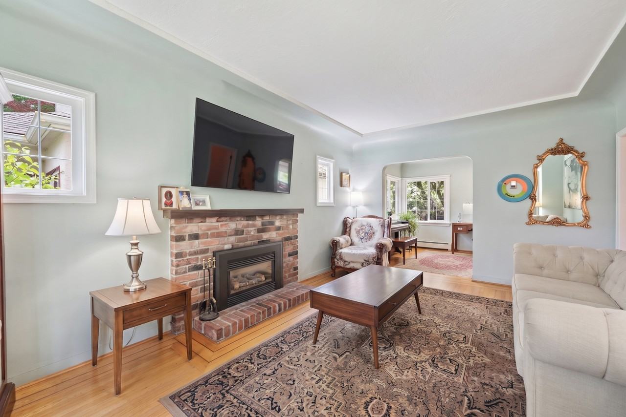 3079 Crown Street - Photo 3 of 21