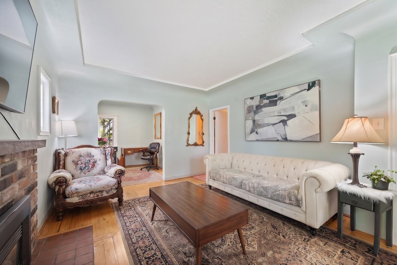 3079 Crown Street - Photo 5 of 21