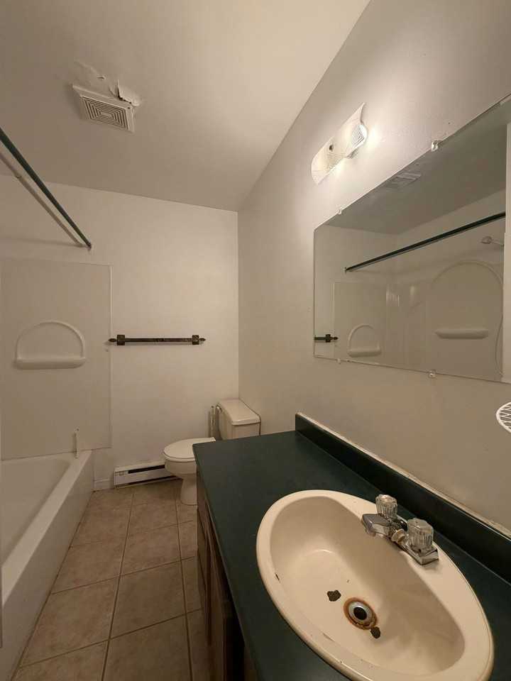 725 Donald Ave - Photo 6 of 8