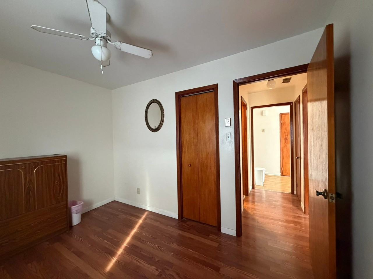 725 Donald Ave - Photo 4 of 8