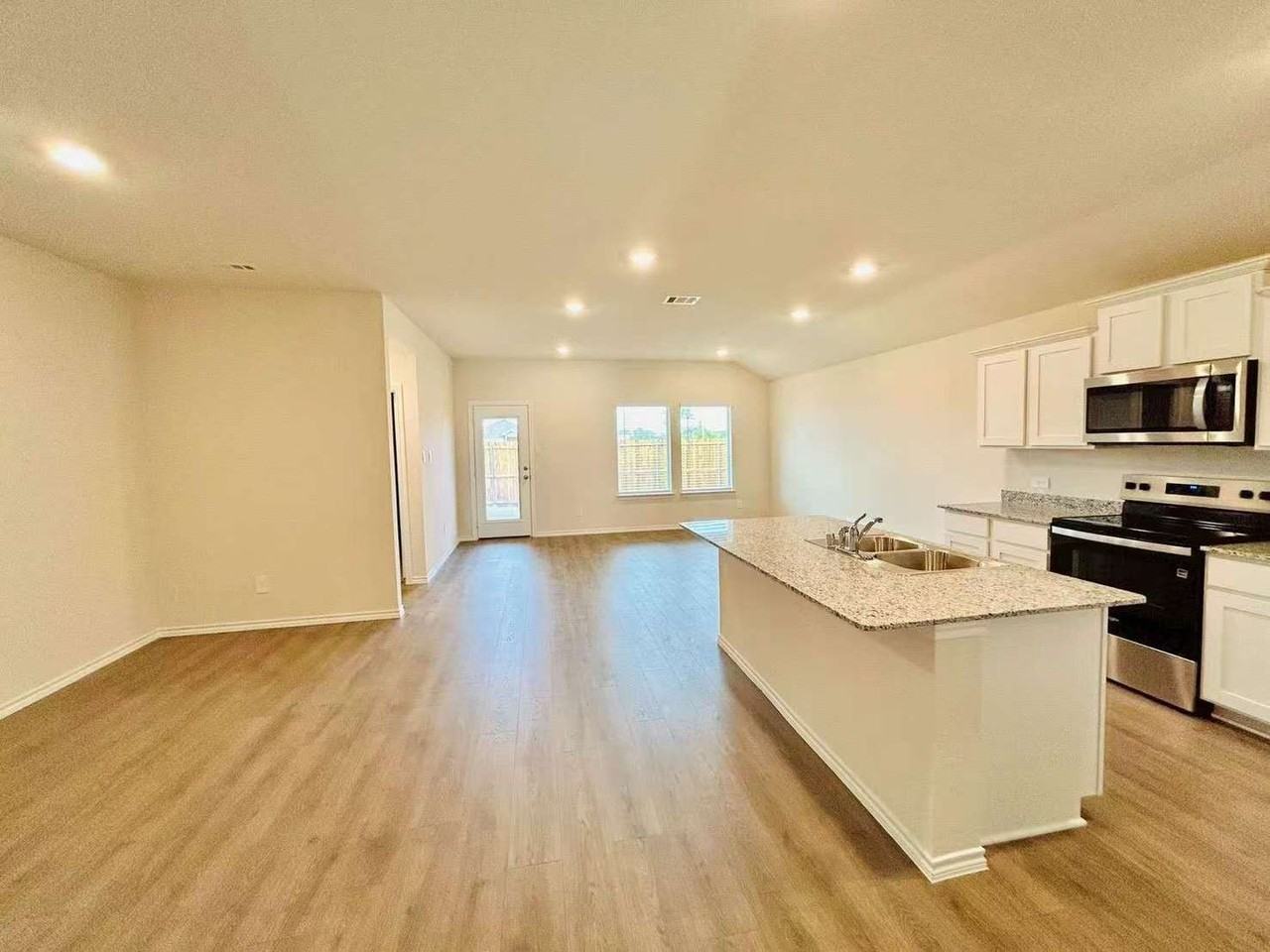 3431 Rendezvous Way - Photo 4 of 24