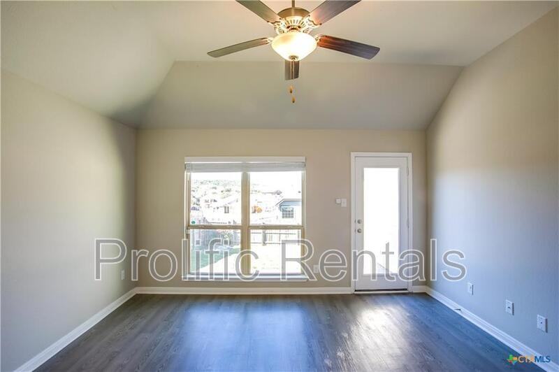 805 Stockdale Rd - Photo 4 of 24